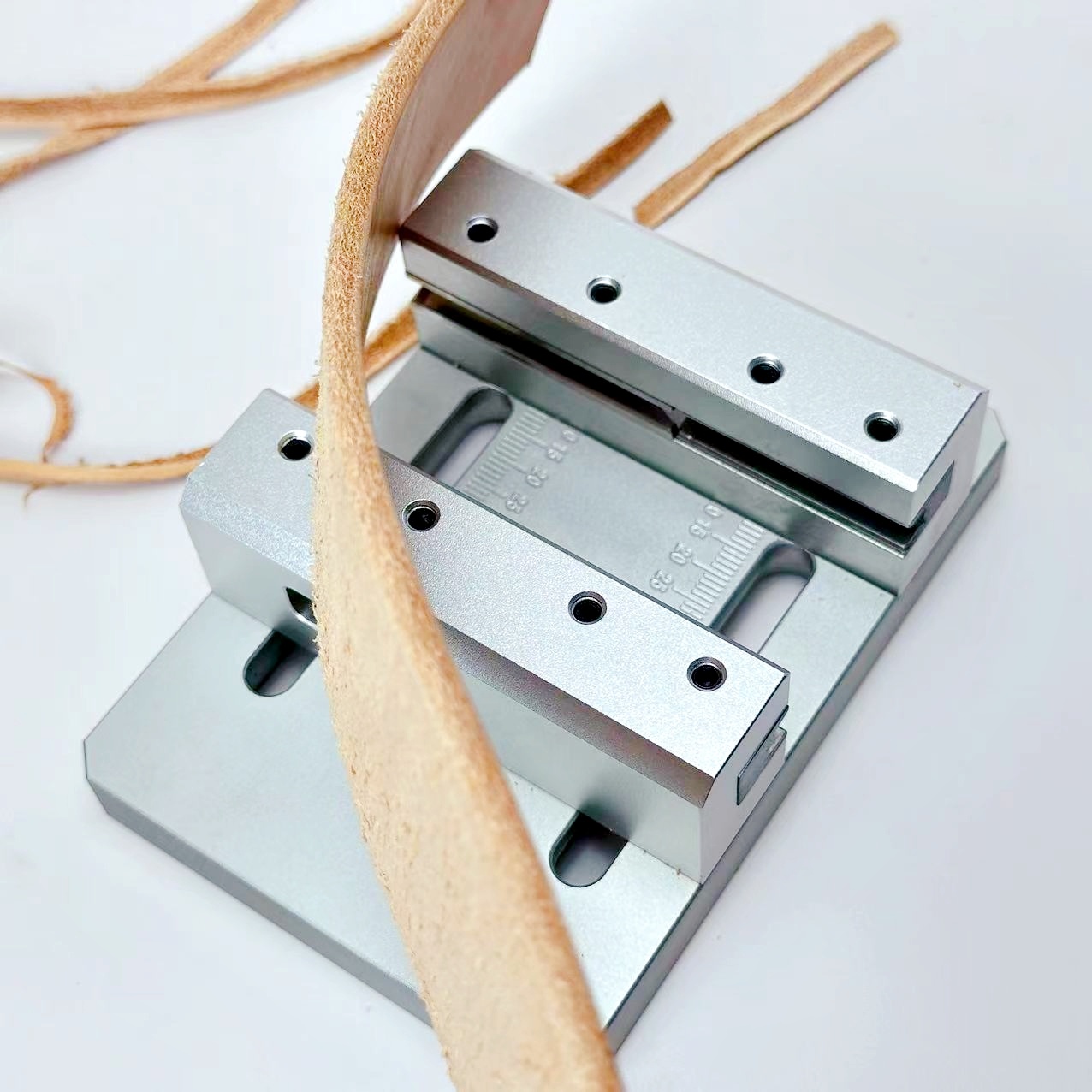 ベルトエッジトリミングマシン ベルト半円形ベベラー ベルトス - Leatherwork Machine のレビューと価格